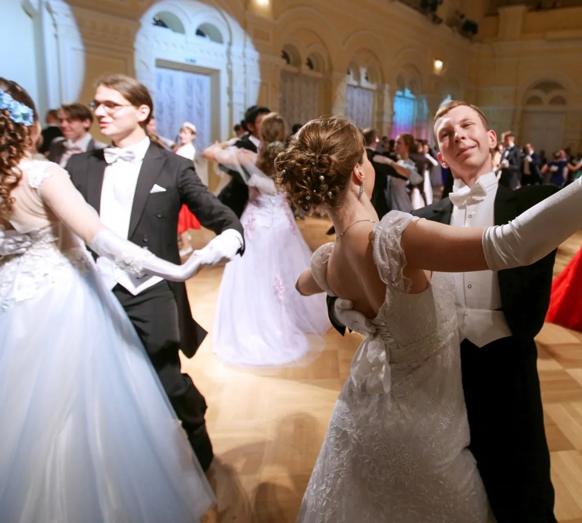 Афиша трансляции Бал XIX века в рамках акции "Библионочь"