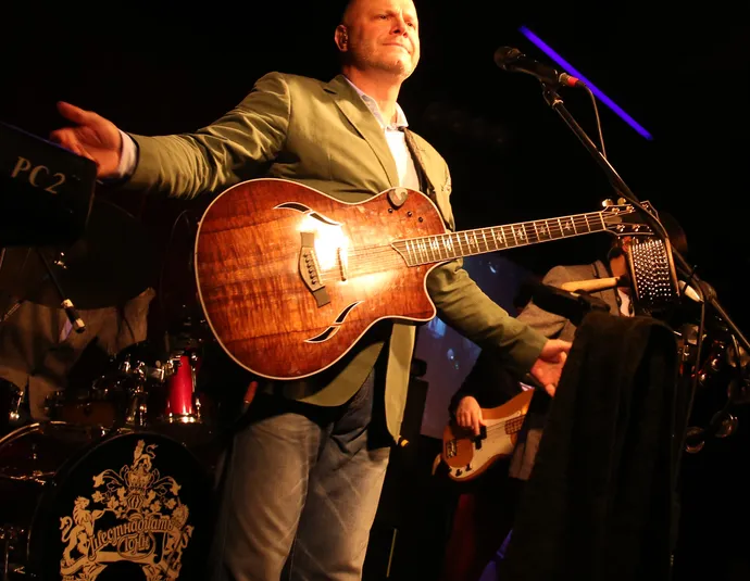 Афиша трансляции "Халатный" концерт группы "Несчастный случай"