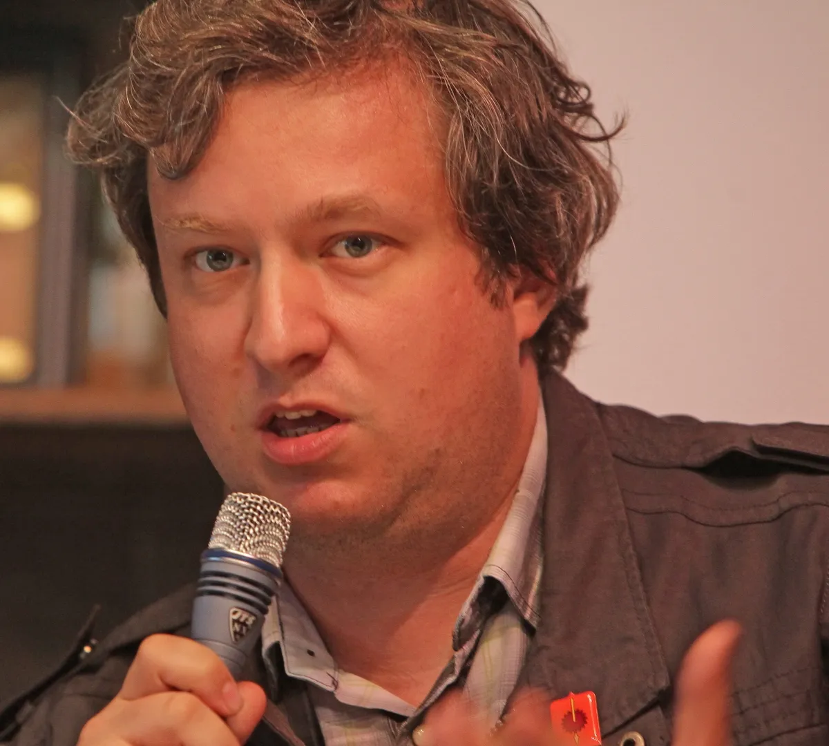 Афиша трансляции Кинокритик Антон Долин читает стихи и рассказывает о себе