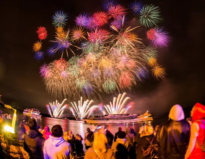 Афиша трансляции Путешествие по городам России на фестивале "Круг света" 