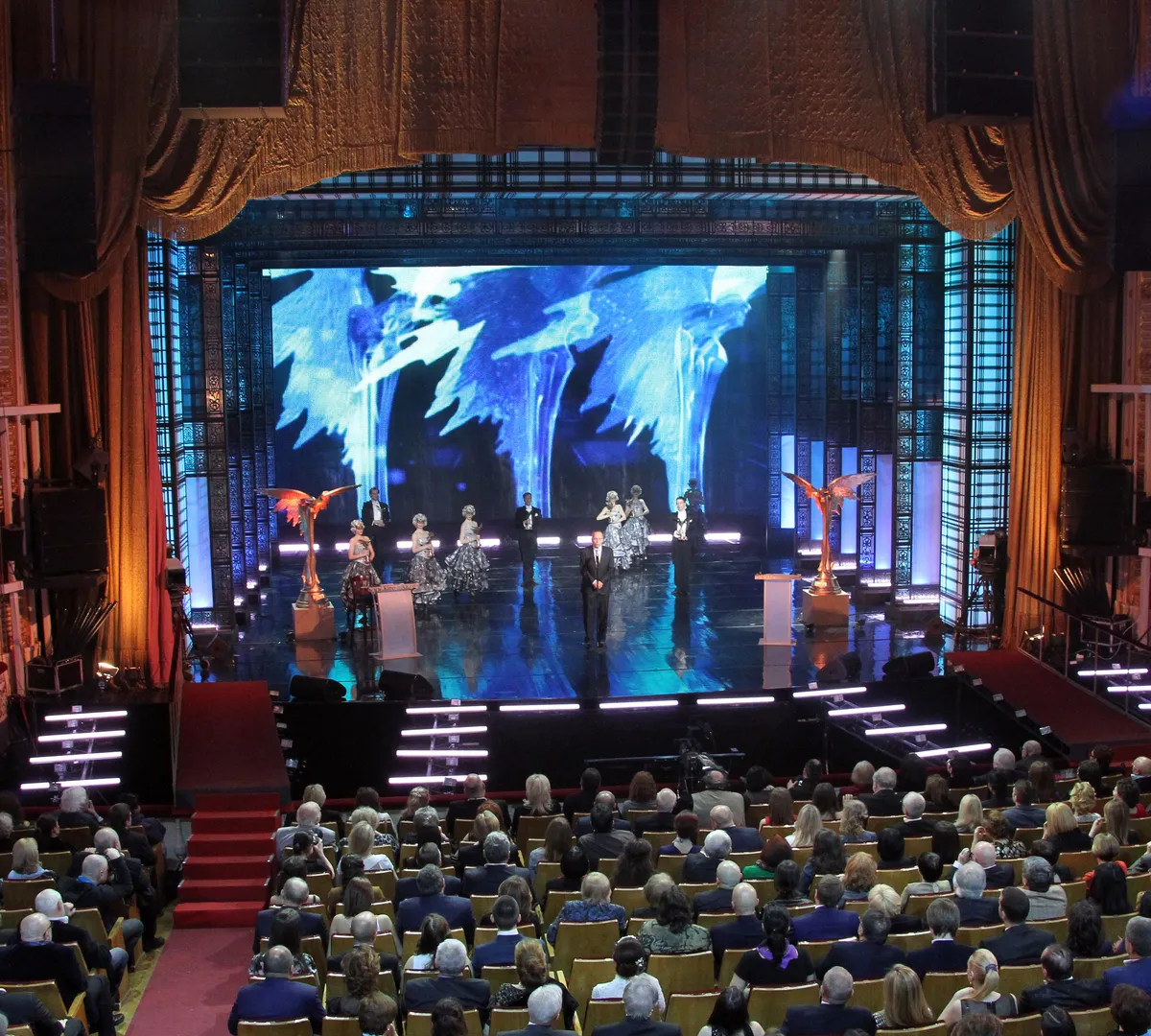 Афиша трансляции О кино: деятели кинематографа на премии "Ника"