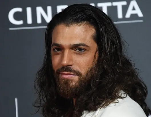 Афиша трансляции Светская премьера с участием Джана Ямана