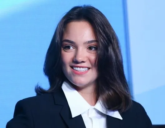 Афиша трансляции Беседа с Евгенией Медведевой на форуме колледжей