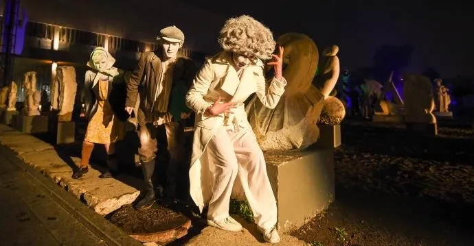 Афиша трансляции "Евгений Онегин" в исполнении Le Cirque De Сharles La Tannes