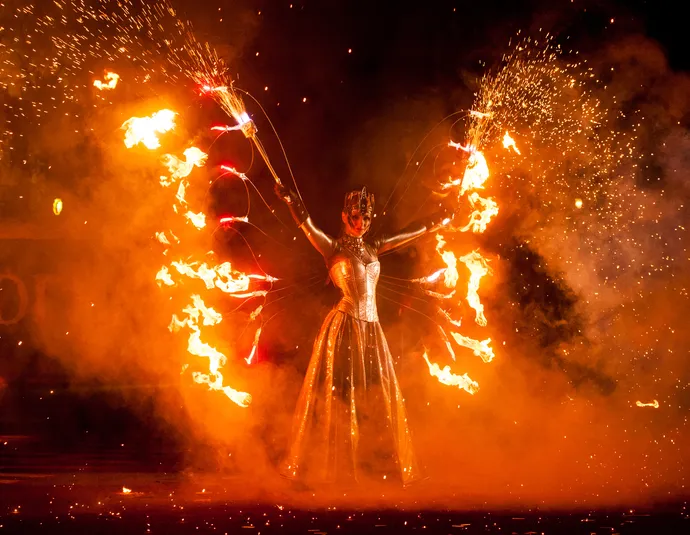 Афиша трансляции Фестиваль уличных театров "Вселенский карнавал огня"