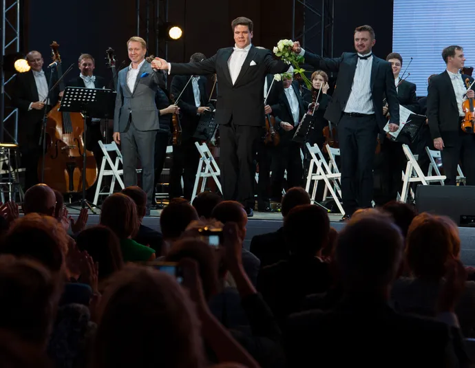 Афиша трансляции Денис Мацуев и Евгений Миронов на Театральной площади