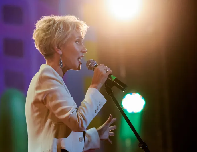 Афиша трансляции Белый и пушистый акустический концерт Ирины Богушевской