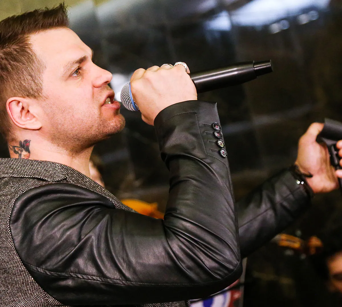 Афиша трансляции Живой концерт в метро с участием группы "Градусы"