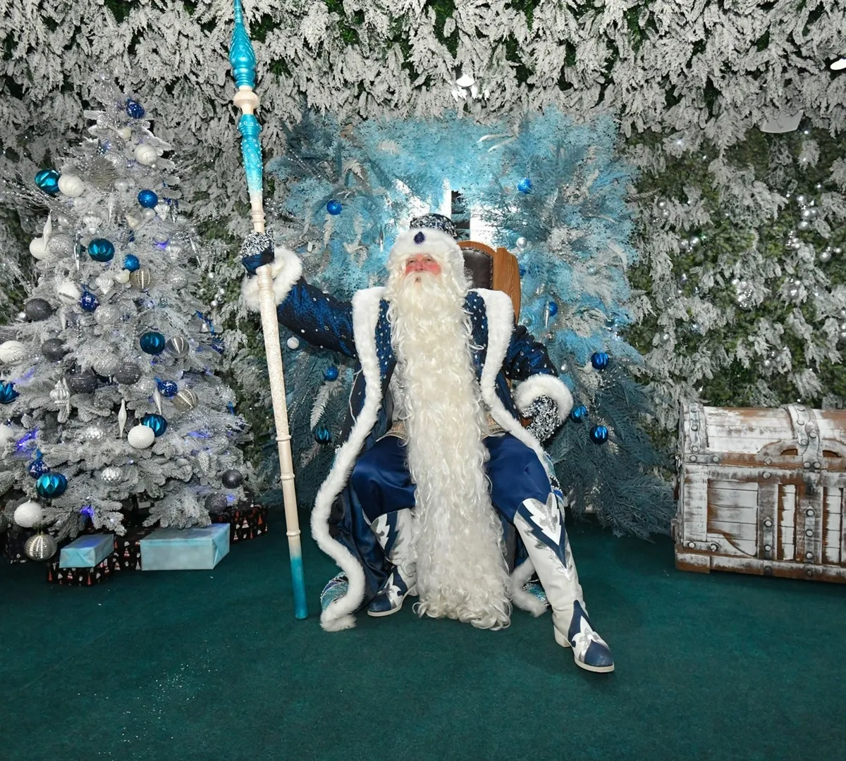 Афиша трансляции Барабанное шоу, выступление Деда Мороза в усадьбе волшебника