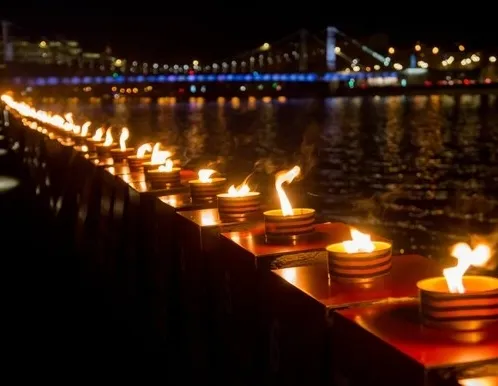 Афиша трансляции Зажжение 1418 свечей в память о Великой Отечественной войне