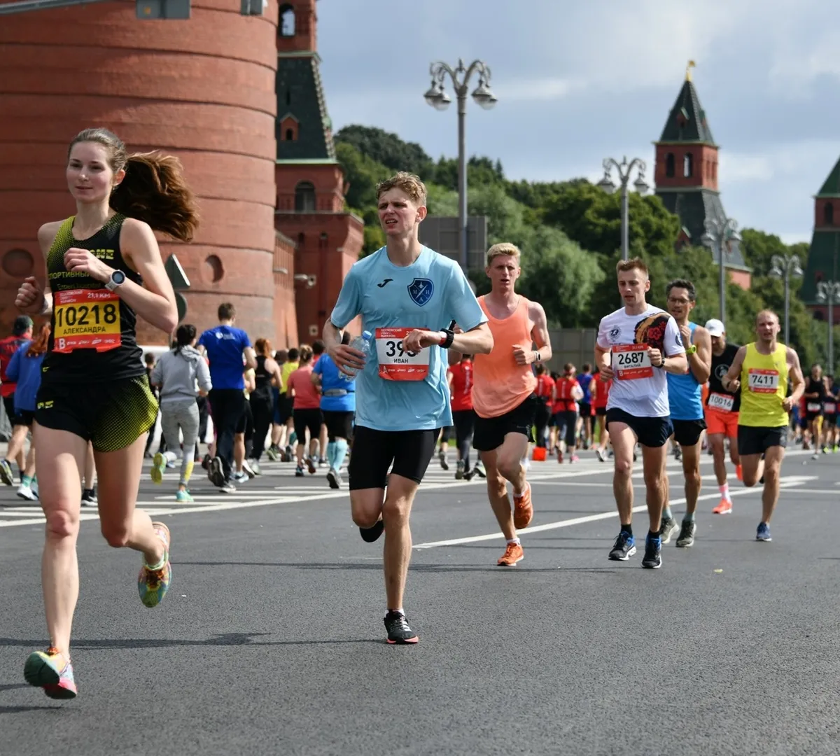 Афиша трансляции Столичный этап полумарафона "Забег.РФ"