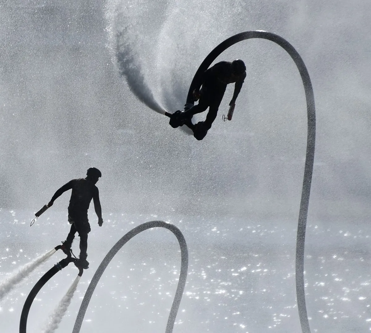 Афиша трансляции Шоу в рамках фестиваля "Гидрофлай Фест"