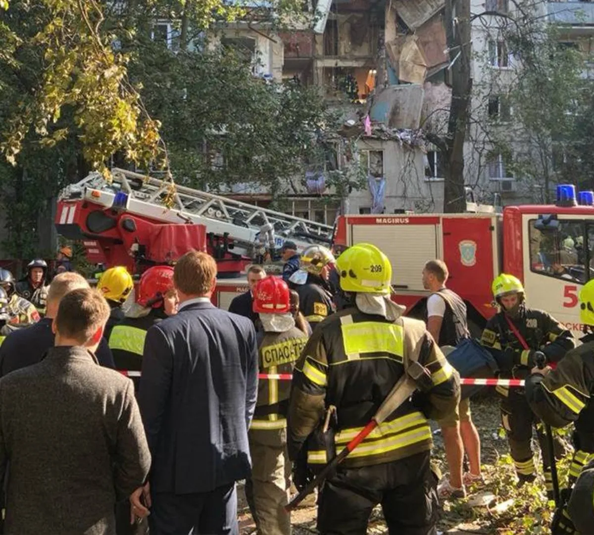 Афиша трансляции Спасатели работают на месте ЧП в Балашихе