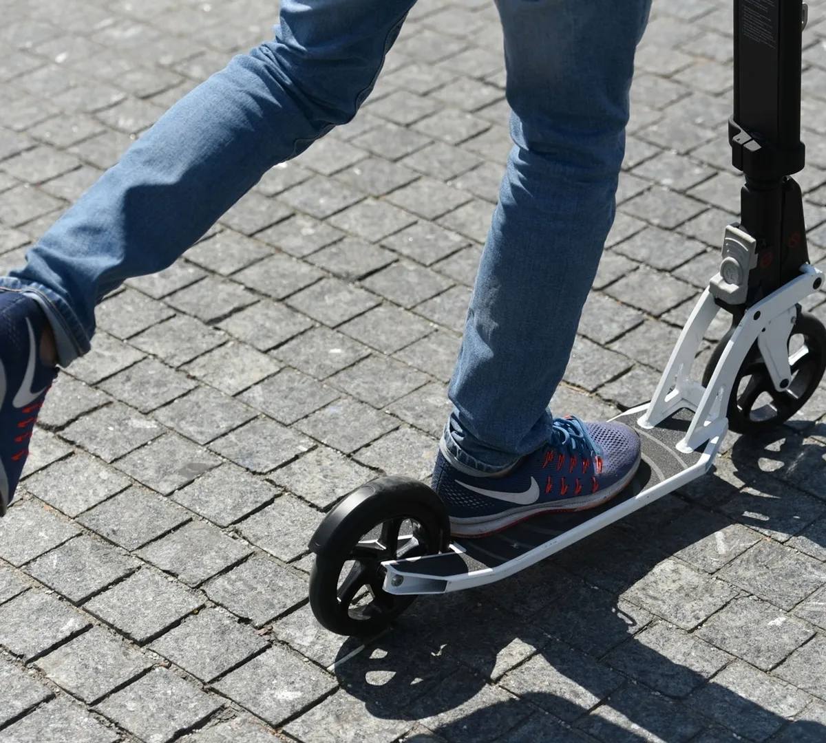 Афиша трансляции О сознательном использовании электросамокатов