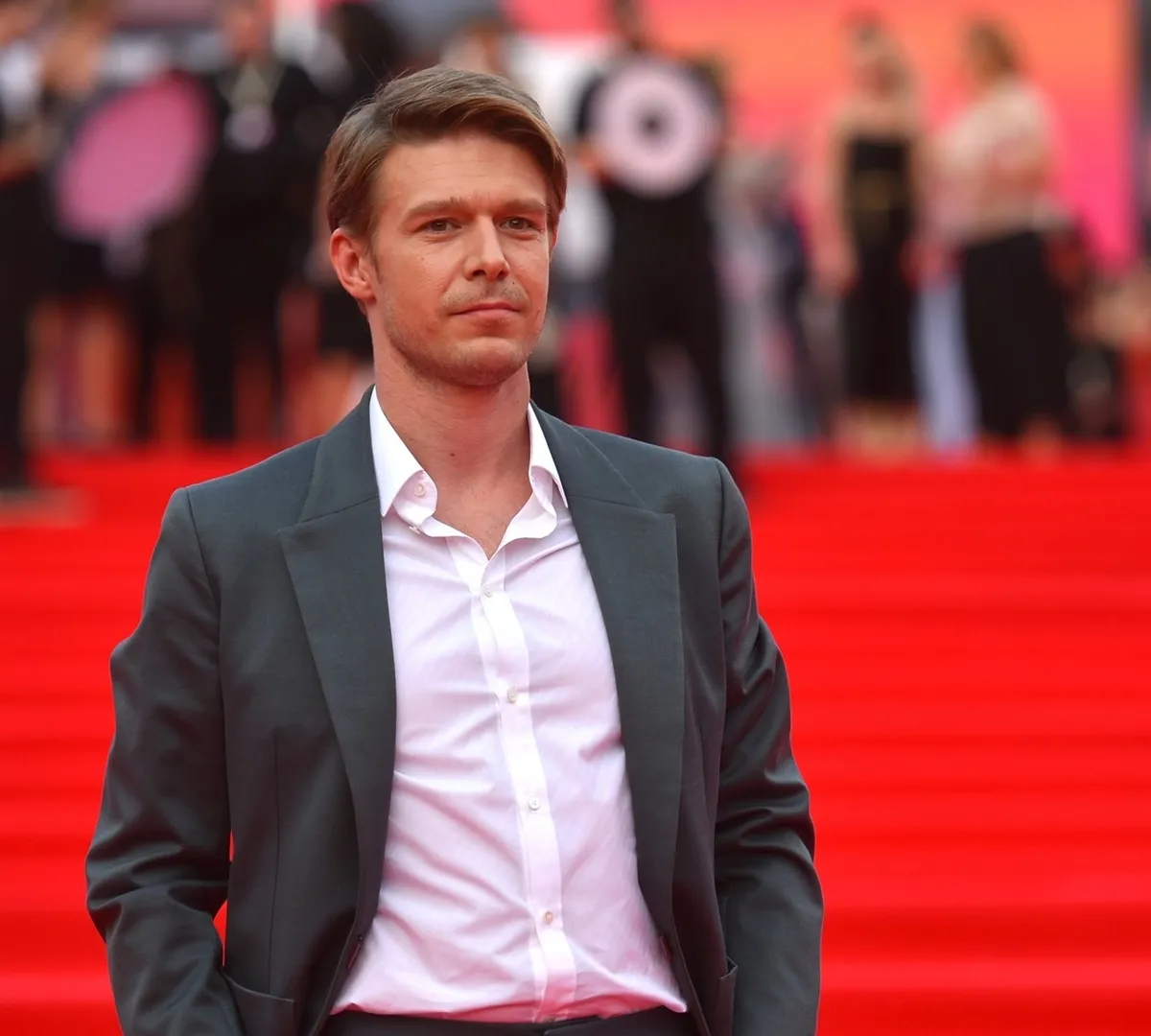 Афиша трансляции Никита Ефремов и другие выпускники Школы-студии МХАТ