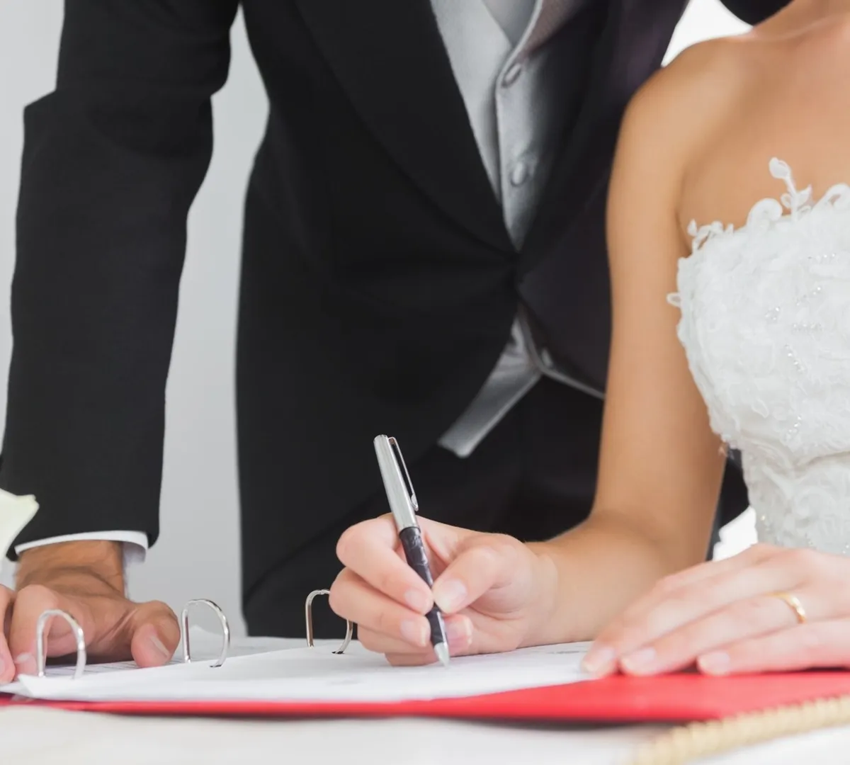 Афиша трансляции Более 1,3 тыс москвичей поженились в зеркальную дату