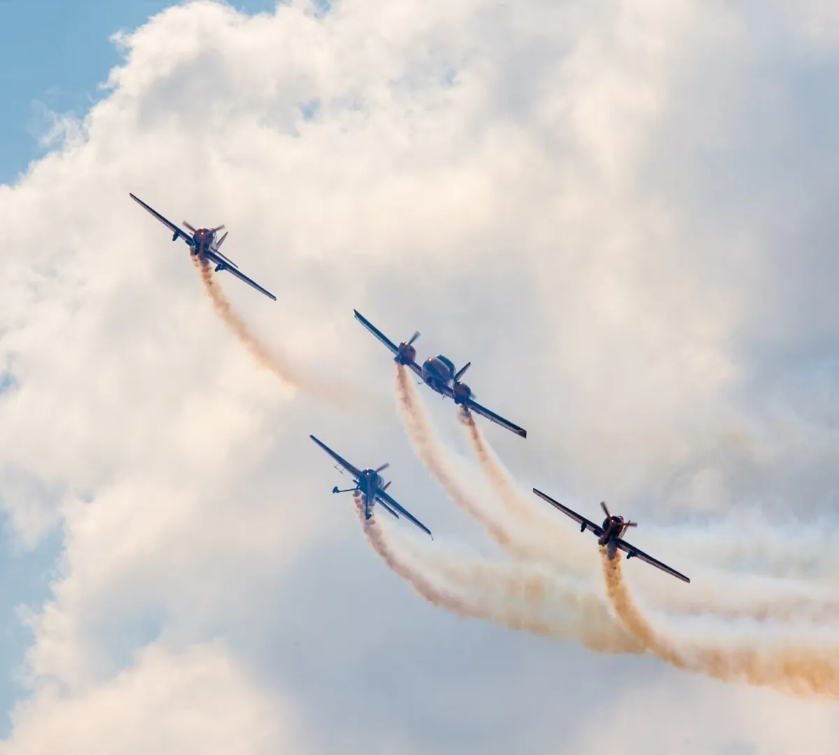 Афиша трансляции Воздушное шоу на фестивале "Небо: теория и практика"