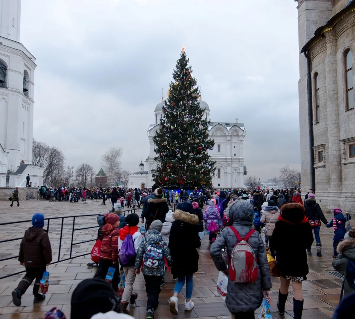 Афиша трансляции Презентация наряженной главной елки страны