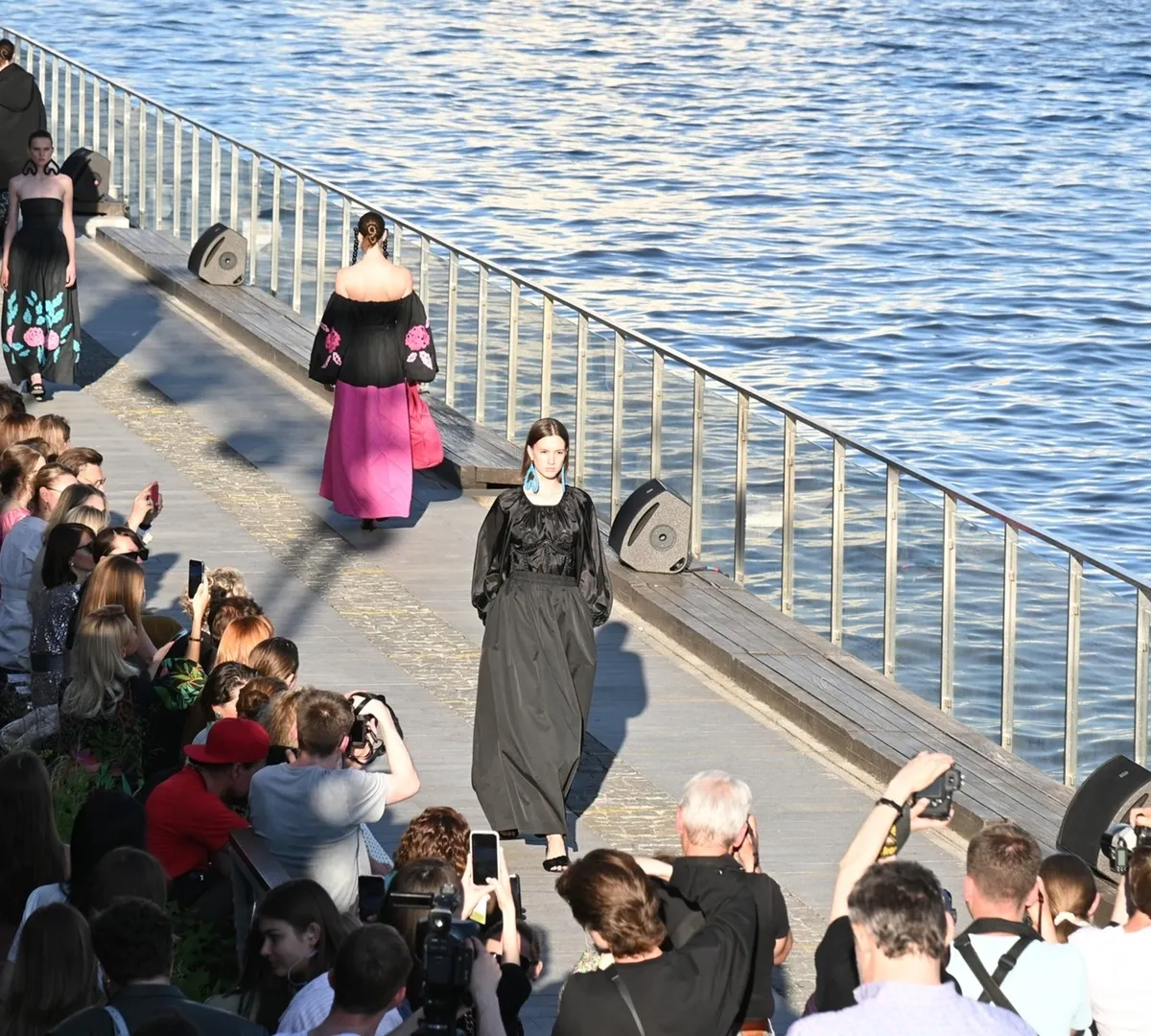 Афиша трансляции Модный показ на парящем мосту в рамках "Москвы 2030"