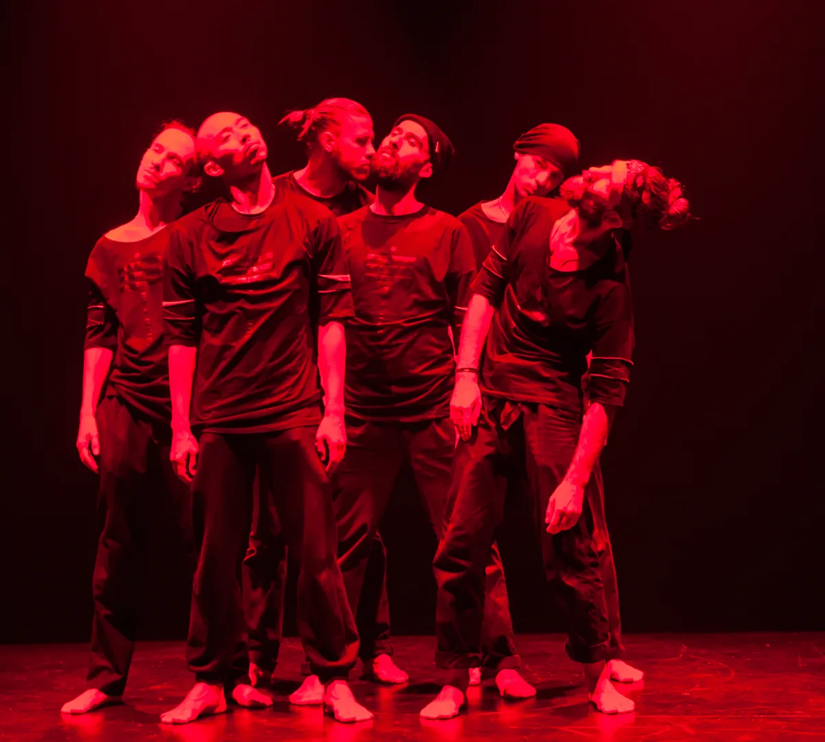 Афиша трансляции Театрально-цирковой перформанс в Камергерском переулке