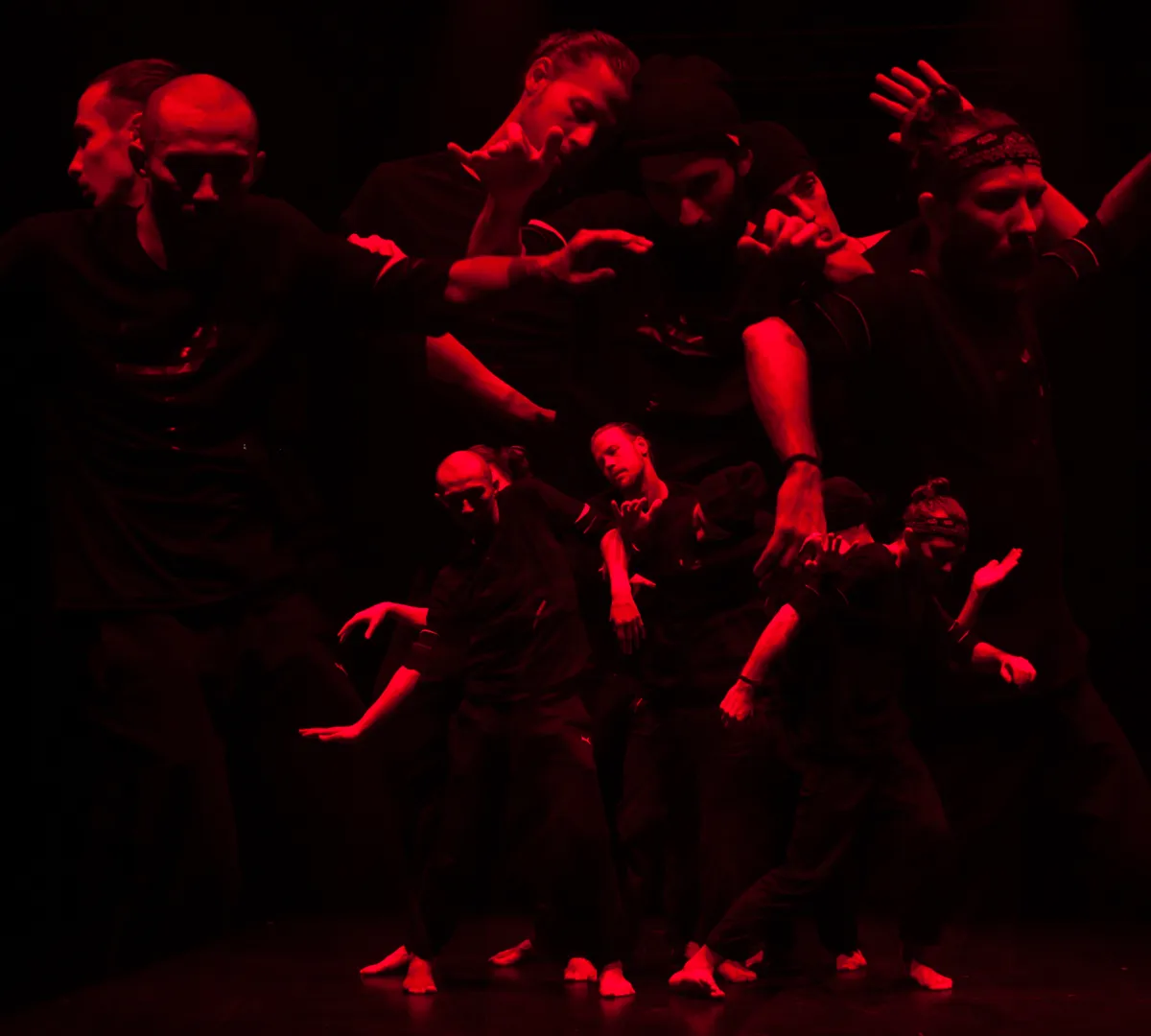 Афиша трансляции Танцевальный перформанс Roman photo