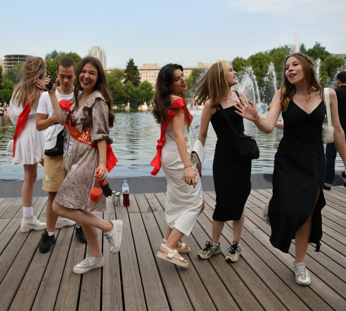 Афиша трансляции Общегородской выпускной в Парке Горького