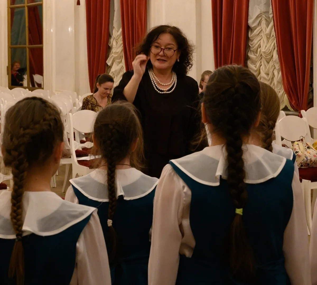 Афиша трансляции Выступление детского хора в честь Дня матери