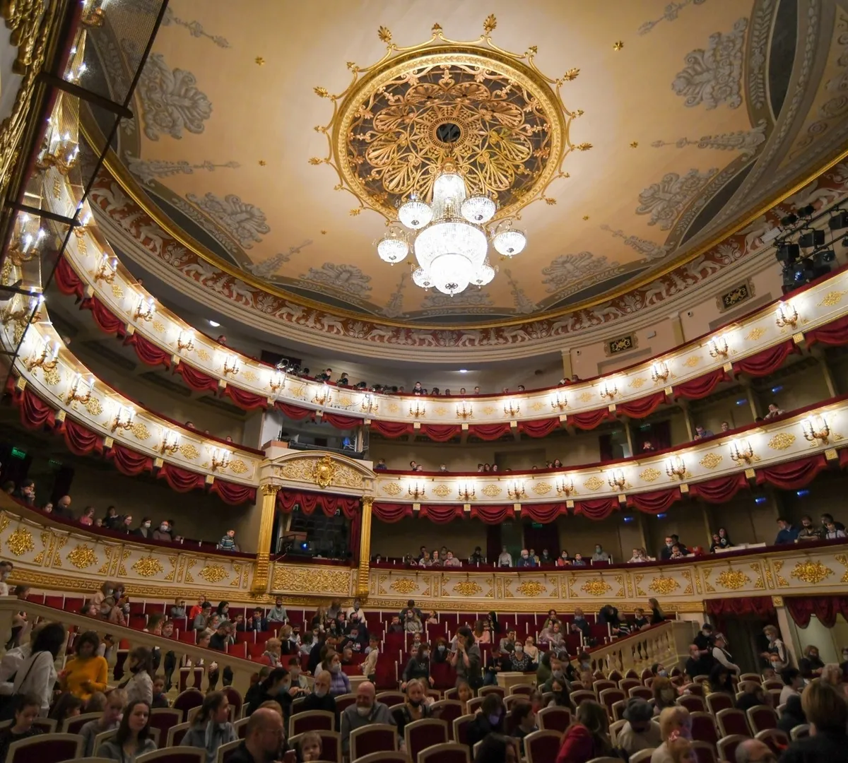 Афиша трансляции Деятели культуры – о сотрудничестве театров с музеями