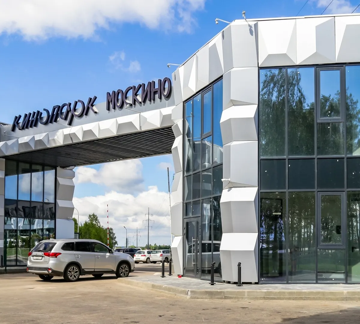 Афиша трансляции Экскурсия по кинопарку "Москино"