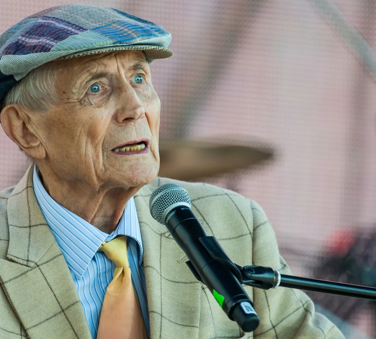 Афиша трансляции Москвичи читают стихи поэтов-шестидесятников