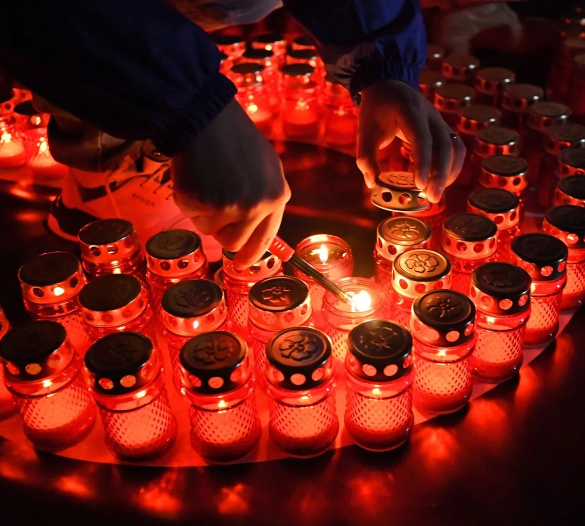 Афиша трансляции Зажжение 872 свечей в честь снятия блокады Ленинграда