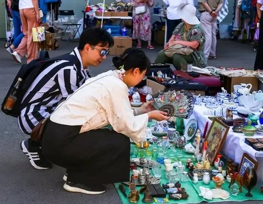 Афиша трансляции Обзор летнего блошиного рынка "Мосвинтаж"