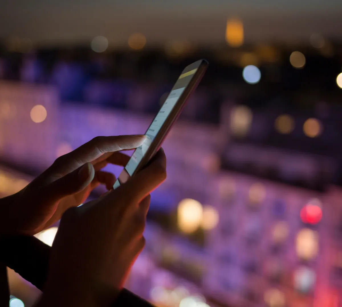 Афиша трансляции Философский спектакль-диалог с виртуальной подругой Siri