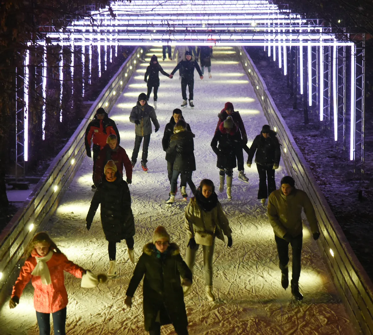 Афиша трансляции "Ночь на катке" в Парке Горького