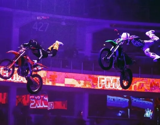 Афиша трансляции Выступления экстремалов на фестивале "Прорыв"