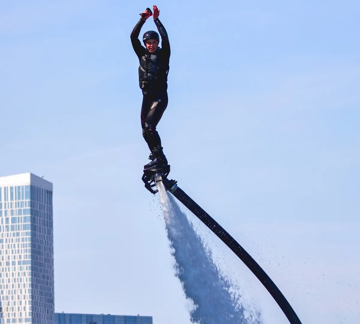 Афиша трансляции Экстремальное шоу на гидрофлай-фестивале