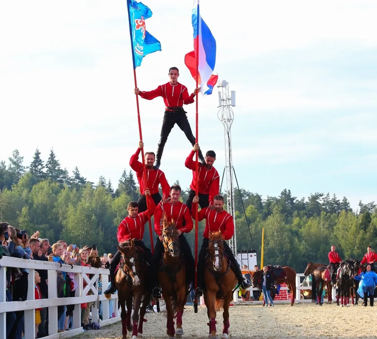 Афиша трансляции Конно-трюковое шоу с пиротехническими эффектами