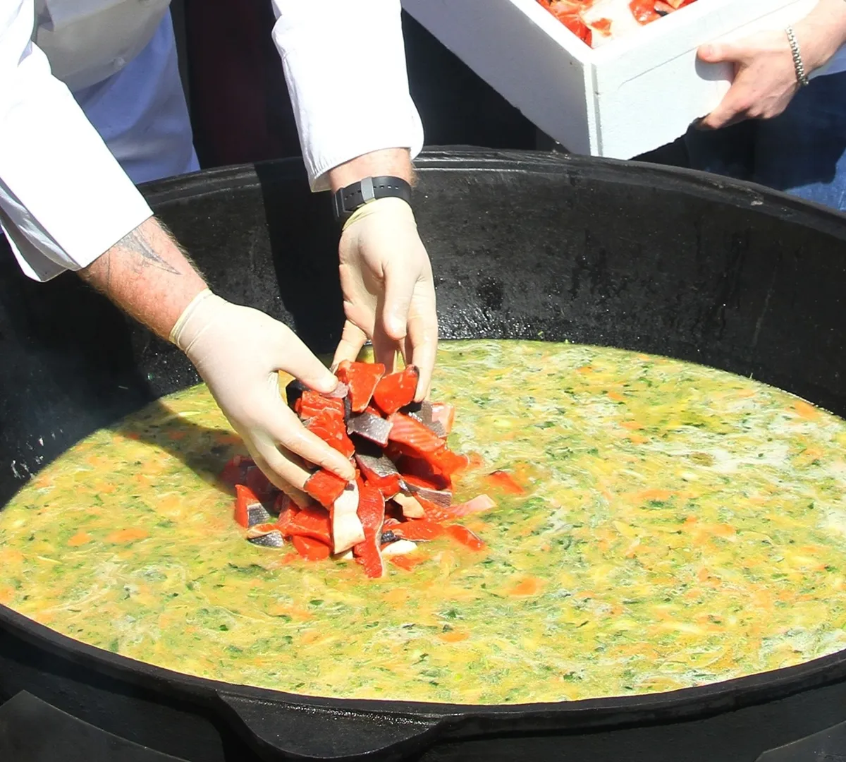 Афиша трансляции Приготовление "Царской ухи" на фестивале "Русская кухня"