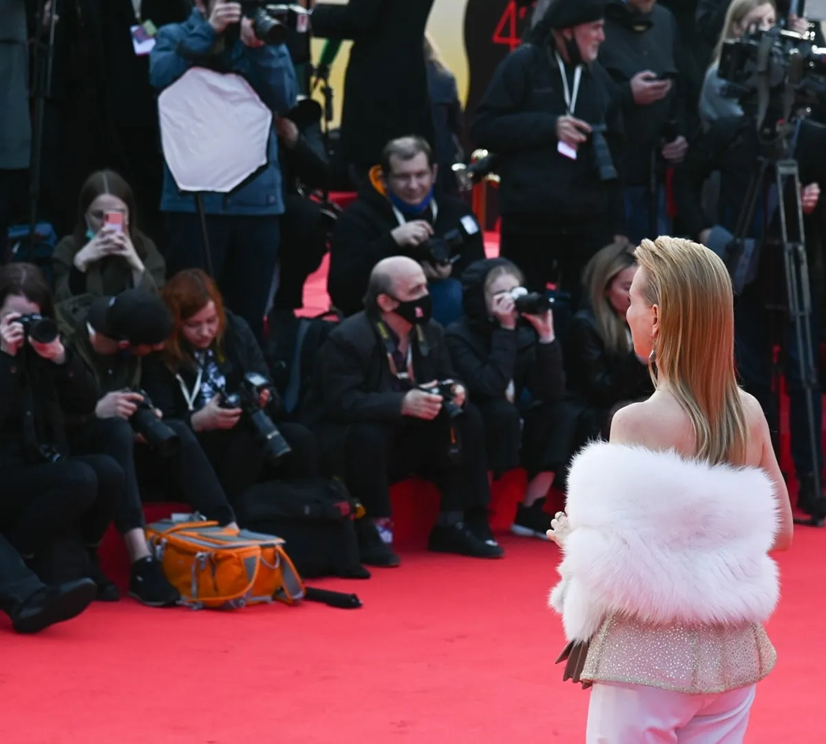 Афиша трансляции Лина Дембикова – о модных трендах на закрытии 43-го ММКФ