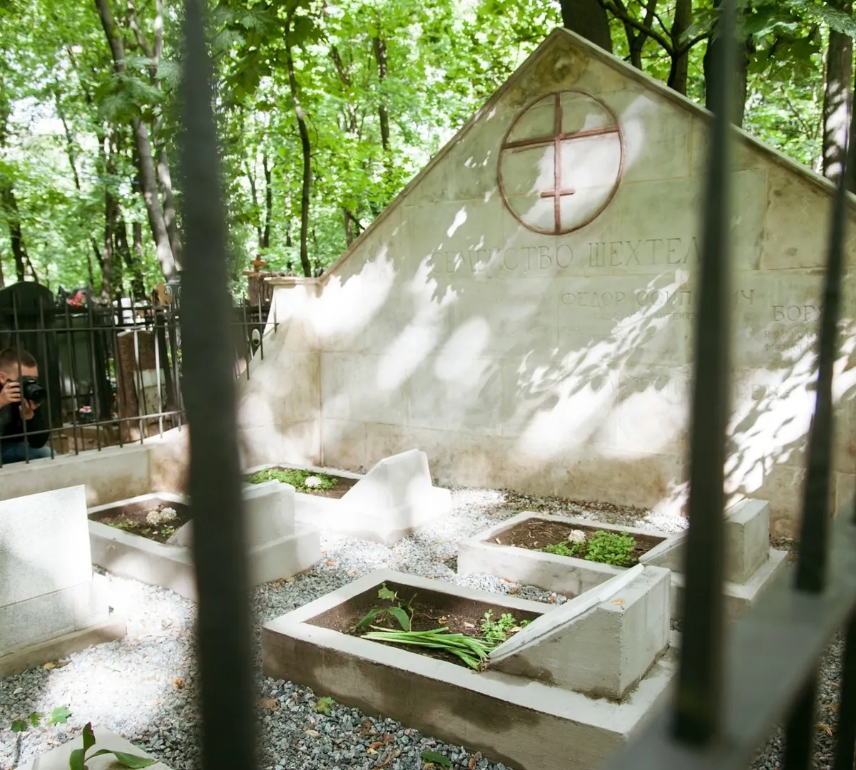 Афиша трансляции О мифах и легендах Ваганьковского кладбища