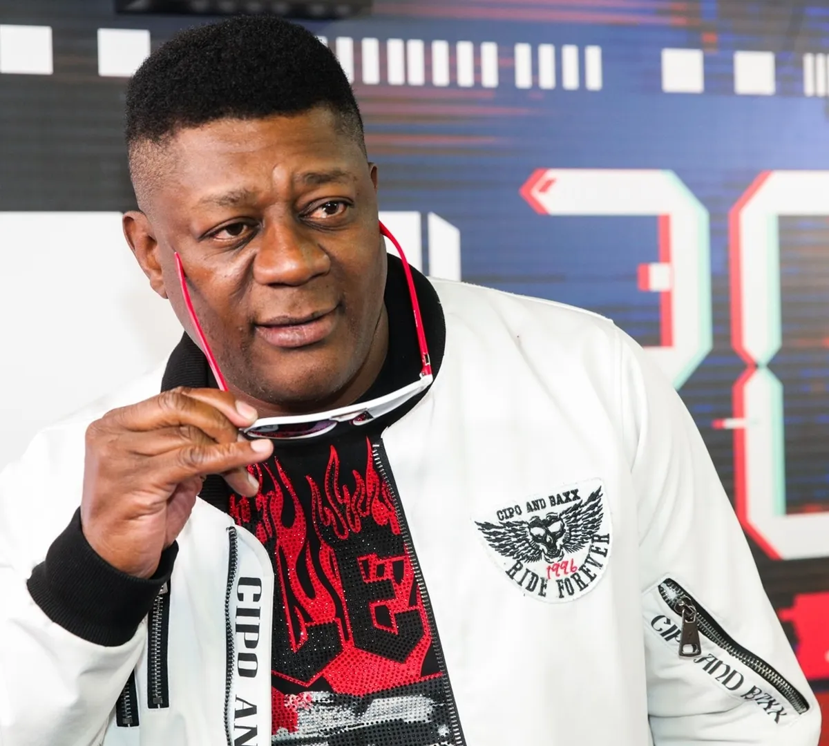 Афиша трансляции Прощание с певцом Пьером Нарциссом