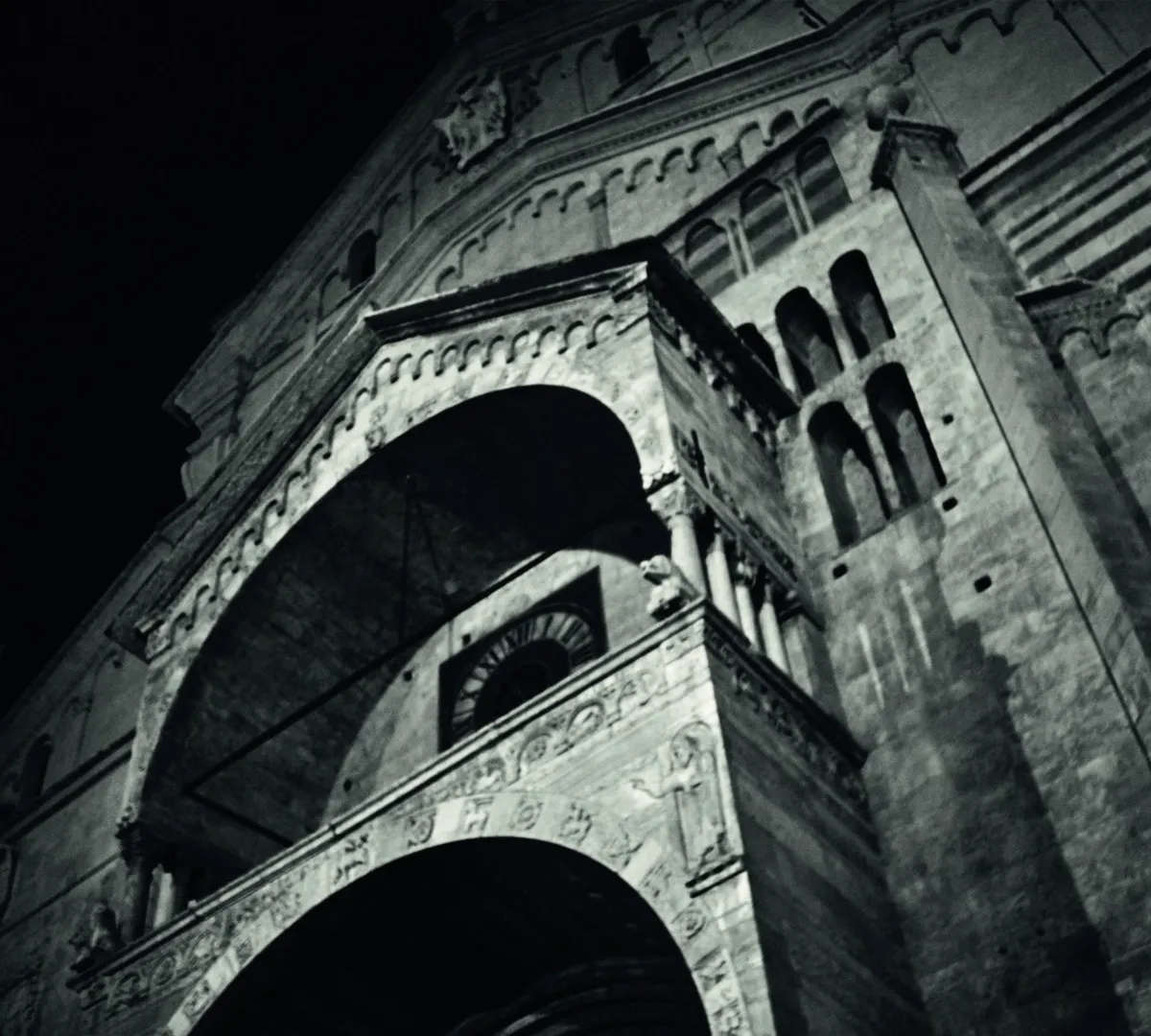 Афиша трансляции Экскурсия по выставке Паоло Роверси "Календарь Pirelli 2020"