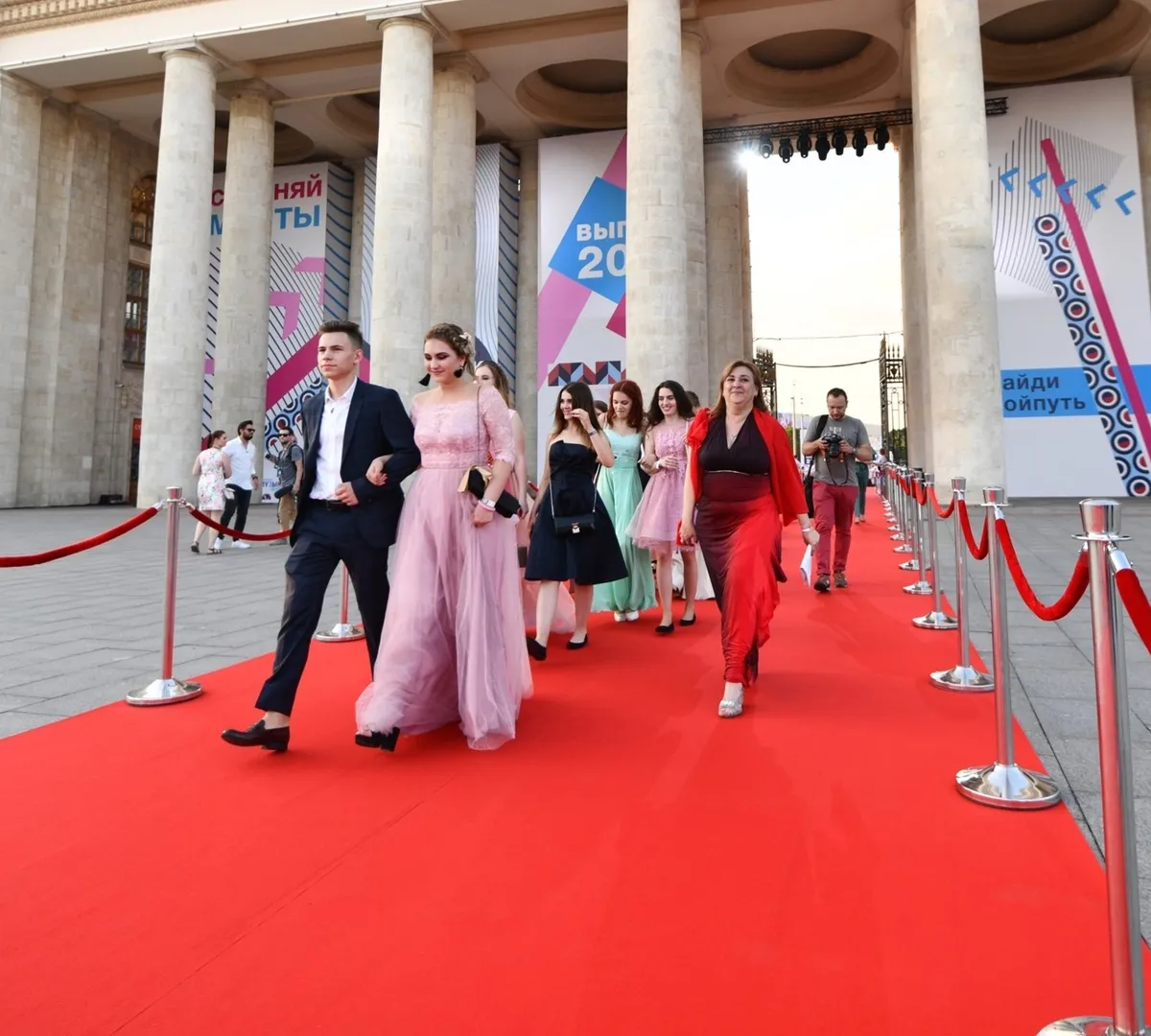 Афиша трансляции Общегородской выпускной в Парке Горького