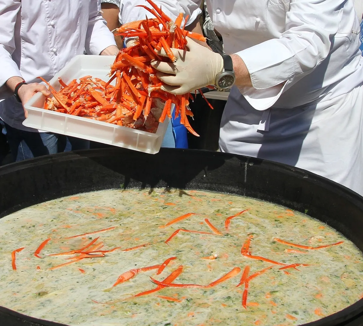 Афиша трансляции Приготовление царской ухи на фестивале "Русская кухня"