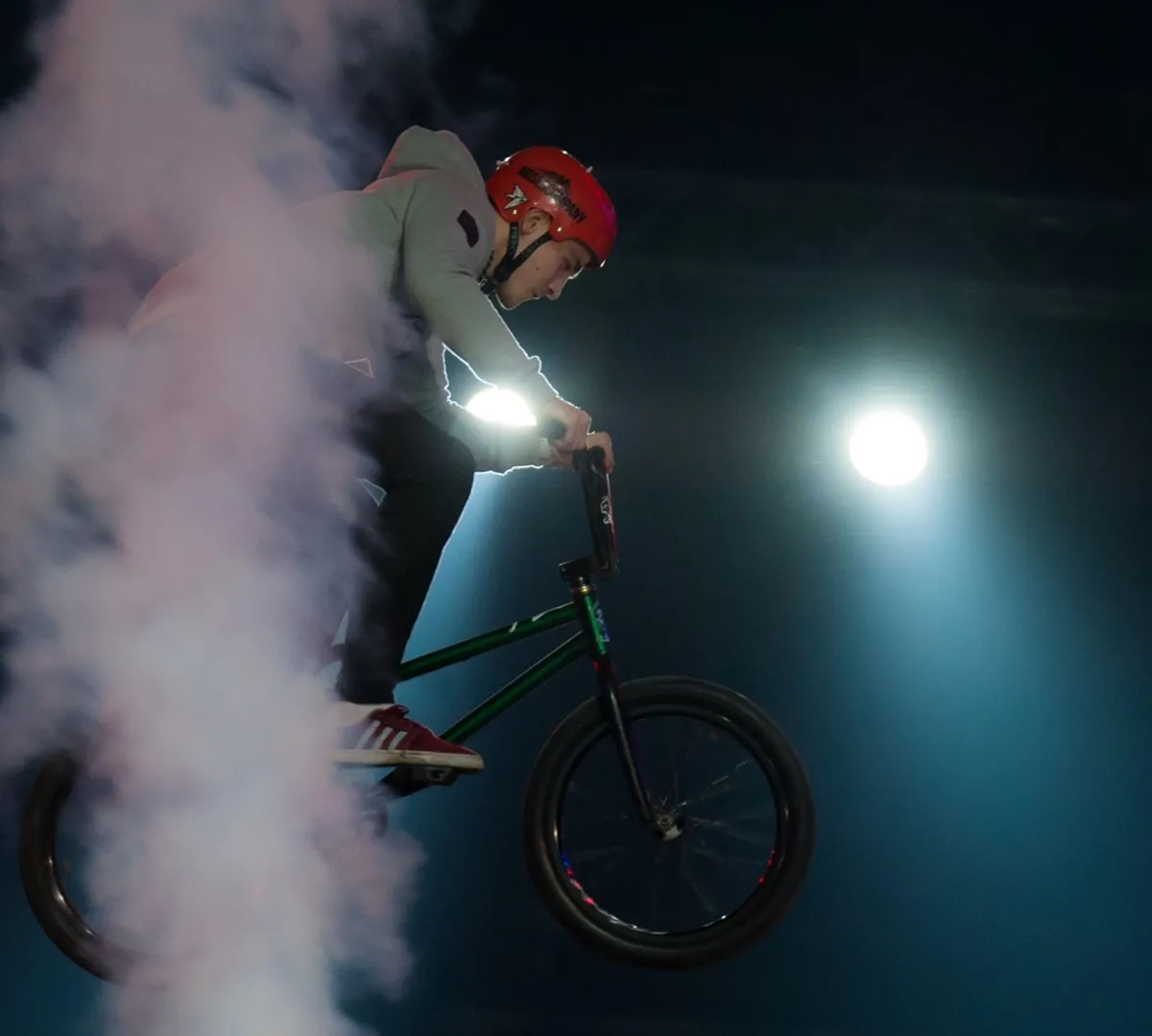 Афиша трансляции Шоу велоэкстремалов на "Стрелке"