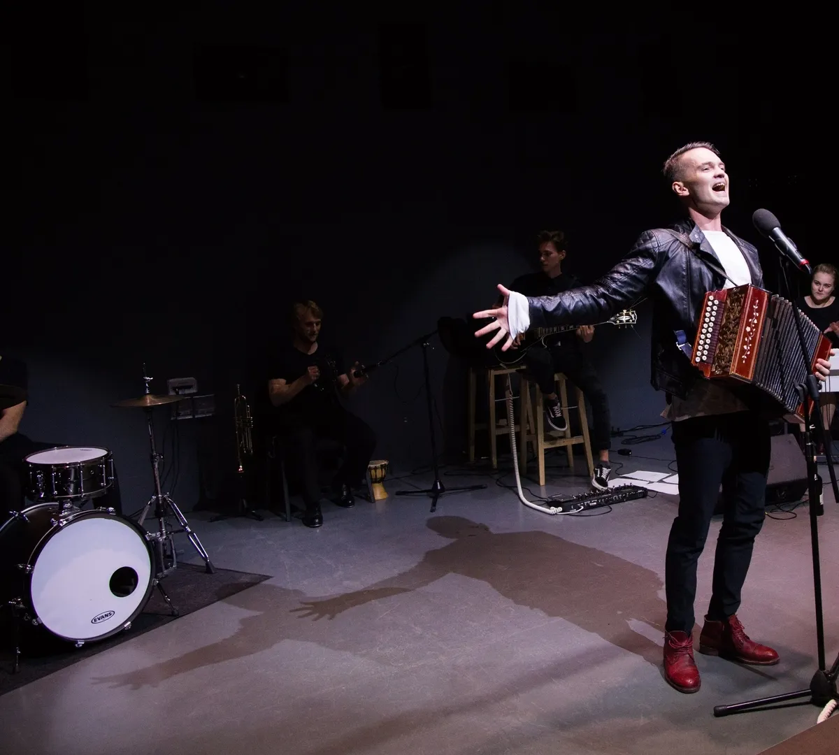 Афиша трансляции Спектакль-разговор MonoEsenin