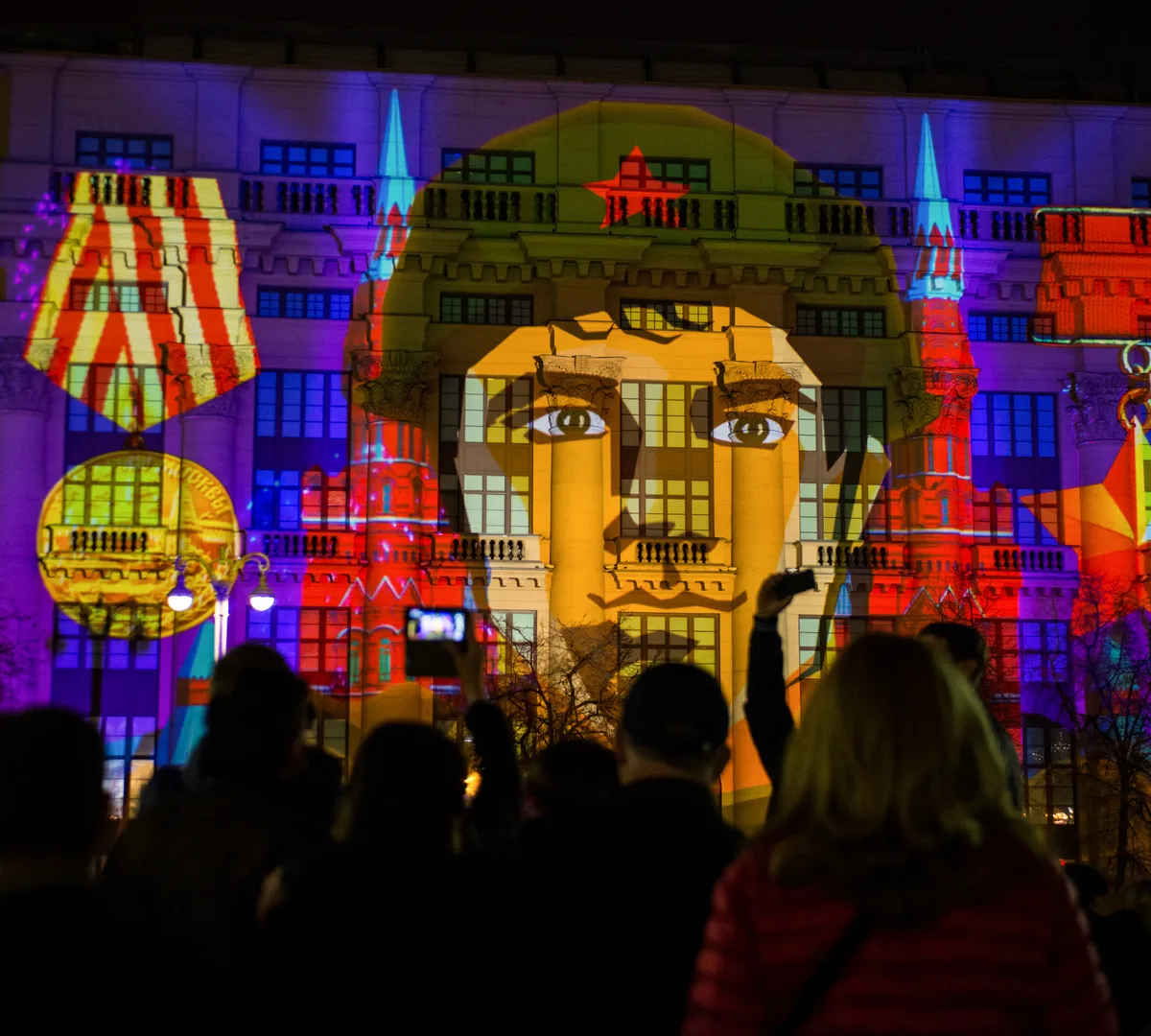 Афиша трансляции Мультимедийного шоу #оПобеде на Моховой