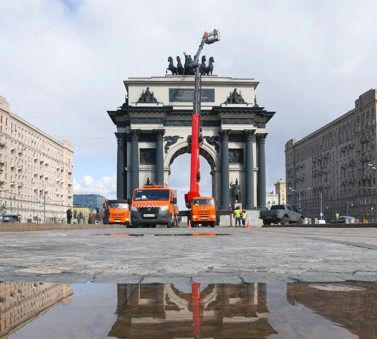 Афиша трансляции Как Триумфальную арку промывают перед наступлением зимы