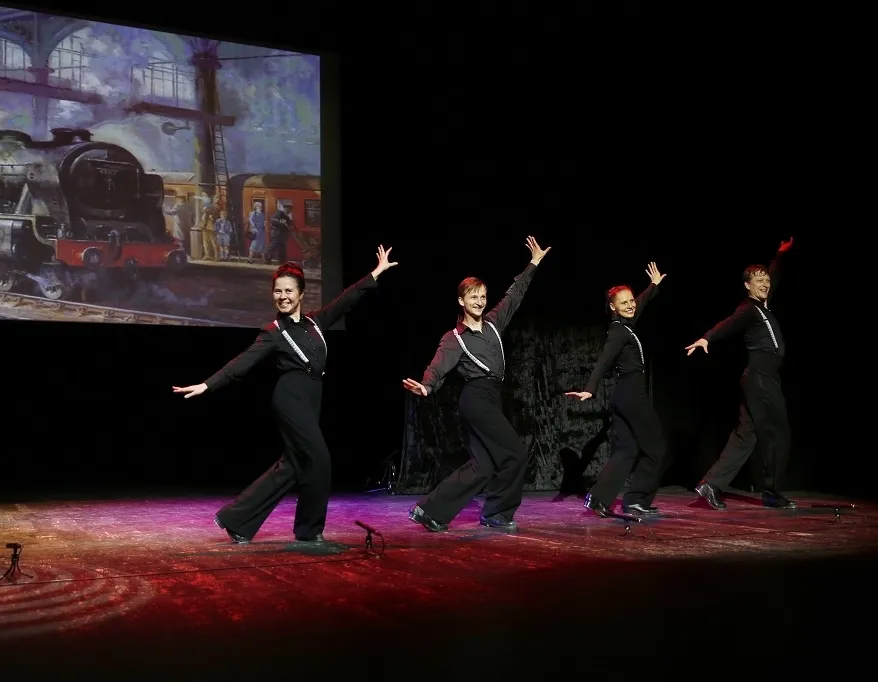 Афиша трансляции Cпектакль с чечеткой на руках и четырех ногах