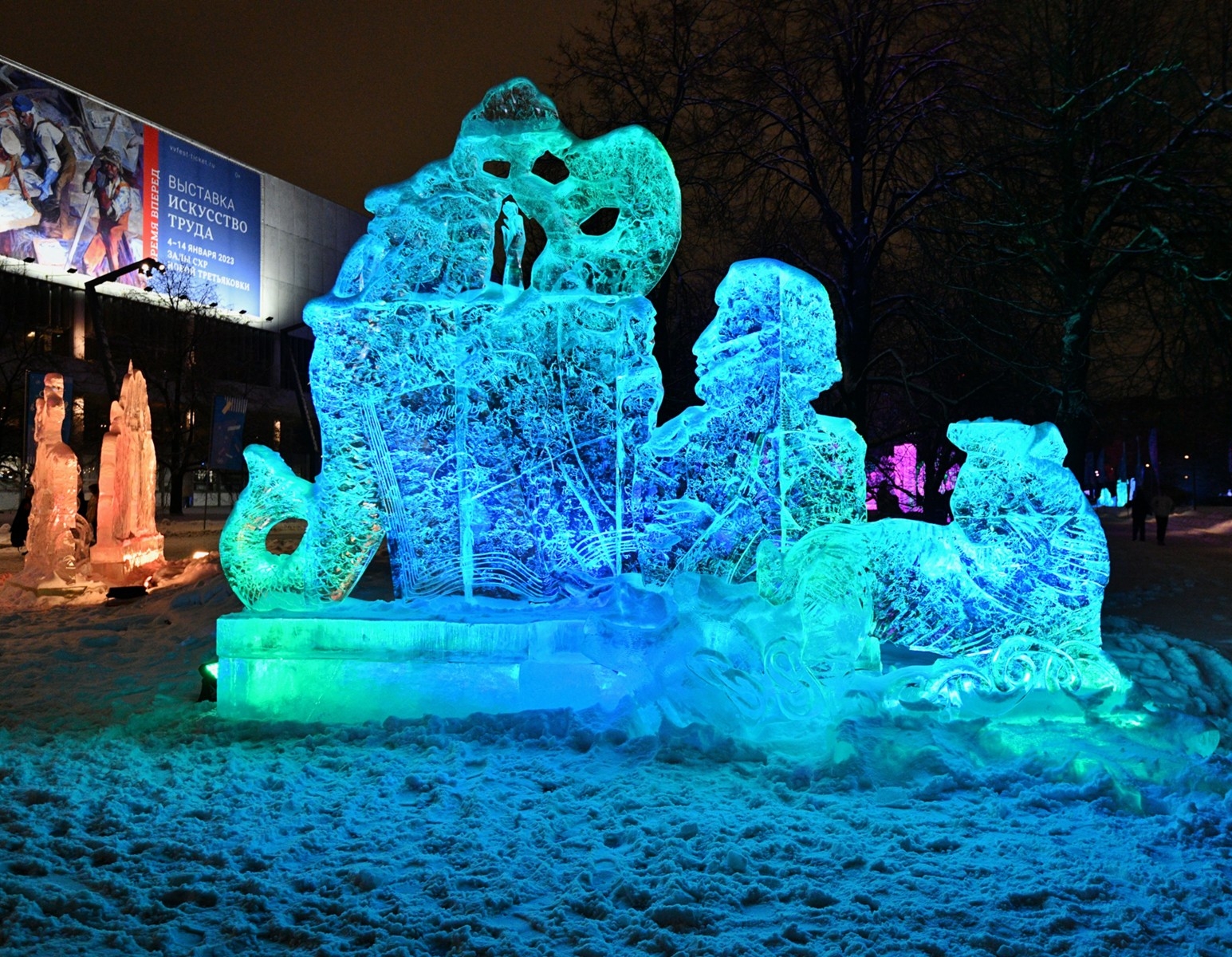 Ледяные скульптуры в парке Музеон - крупные и мелкие шедевры, которые вызывают восторг и восхищение.